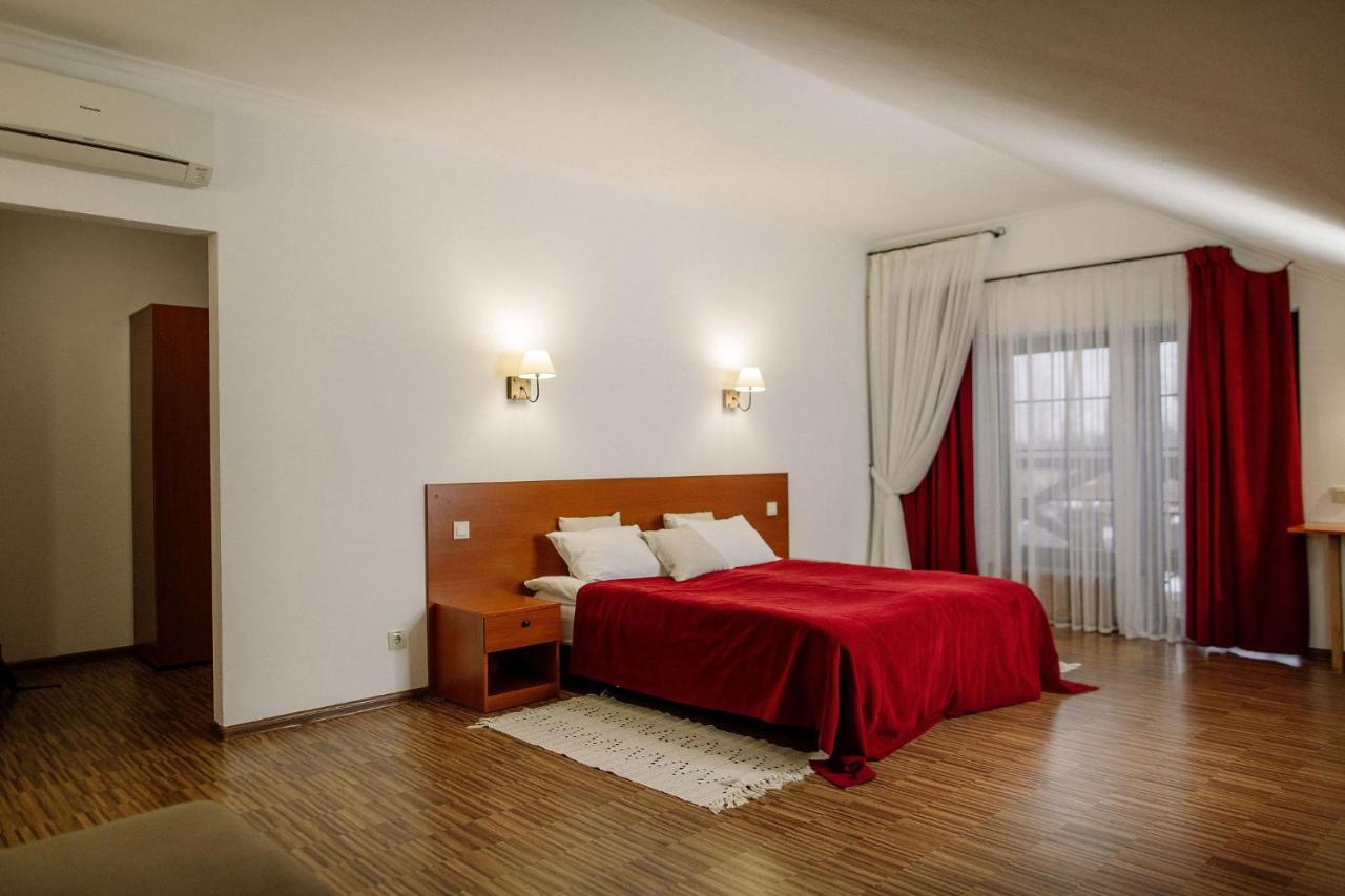 Hotel Veselyj Zajets Pirnove Exterior foto